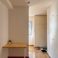 目黒区柿の木坂の賃貸物件/書斎。机が備え付けられている