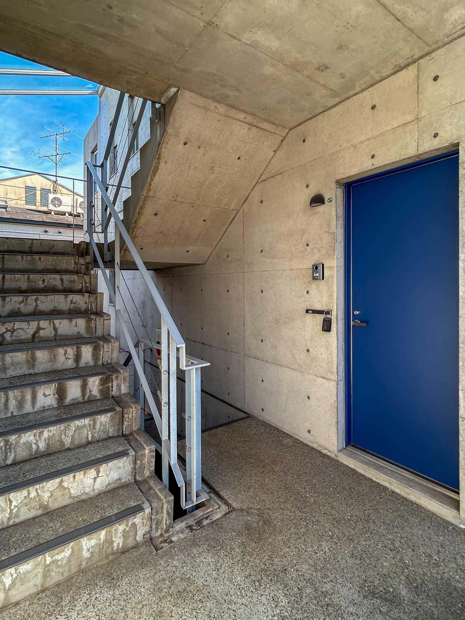 目黒区柿の木坂の賃貸物件/共用階段