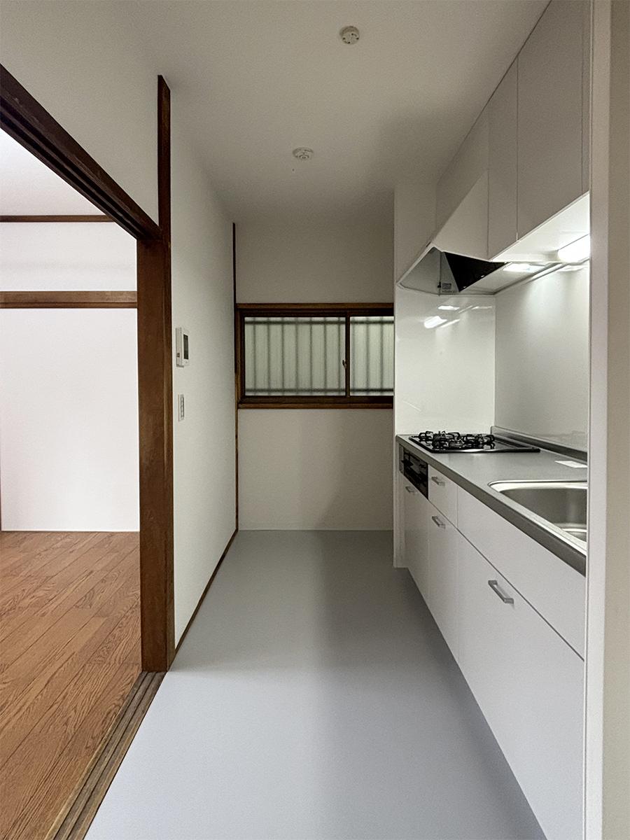 荒川区東尾久の賃貸物件/キッチン。ゆったりサイズで料理もしやすそう