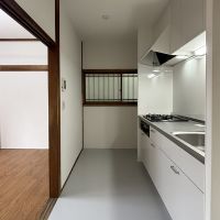 荒川区東尾久の賃貸物件/キッチン。ゆったりサイズで料理もしやすそう