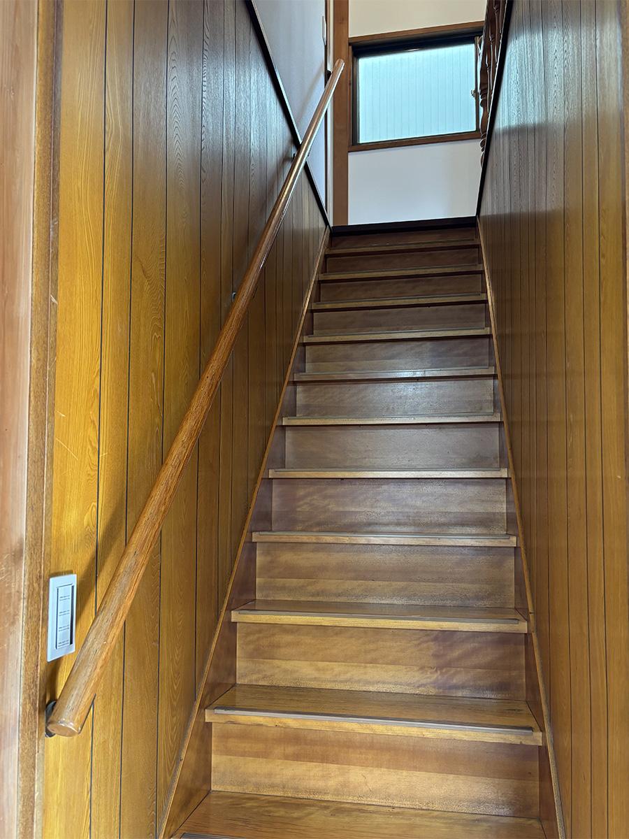 荒川区東尾久の賃貸物件/階段