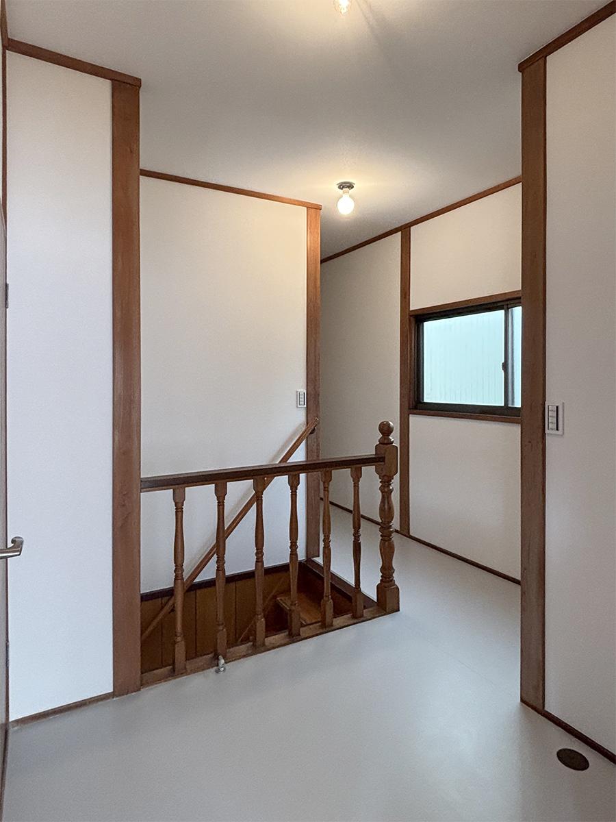 荒川区東尾久の賃貸物件/2階廊下。可愛らしい手すりはそのままに