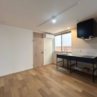 世田谷区船橋の賃貸物件/A：店の奥にあるのはコンパクトなLDK