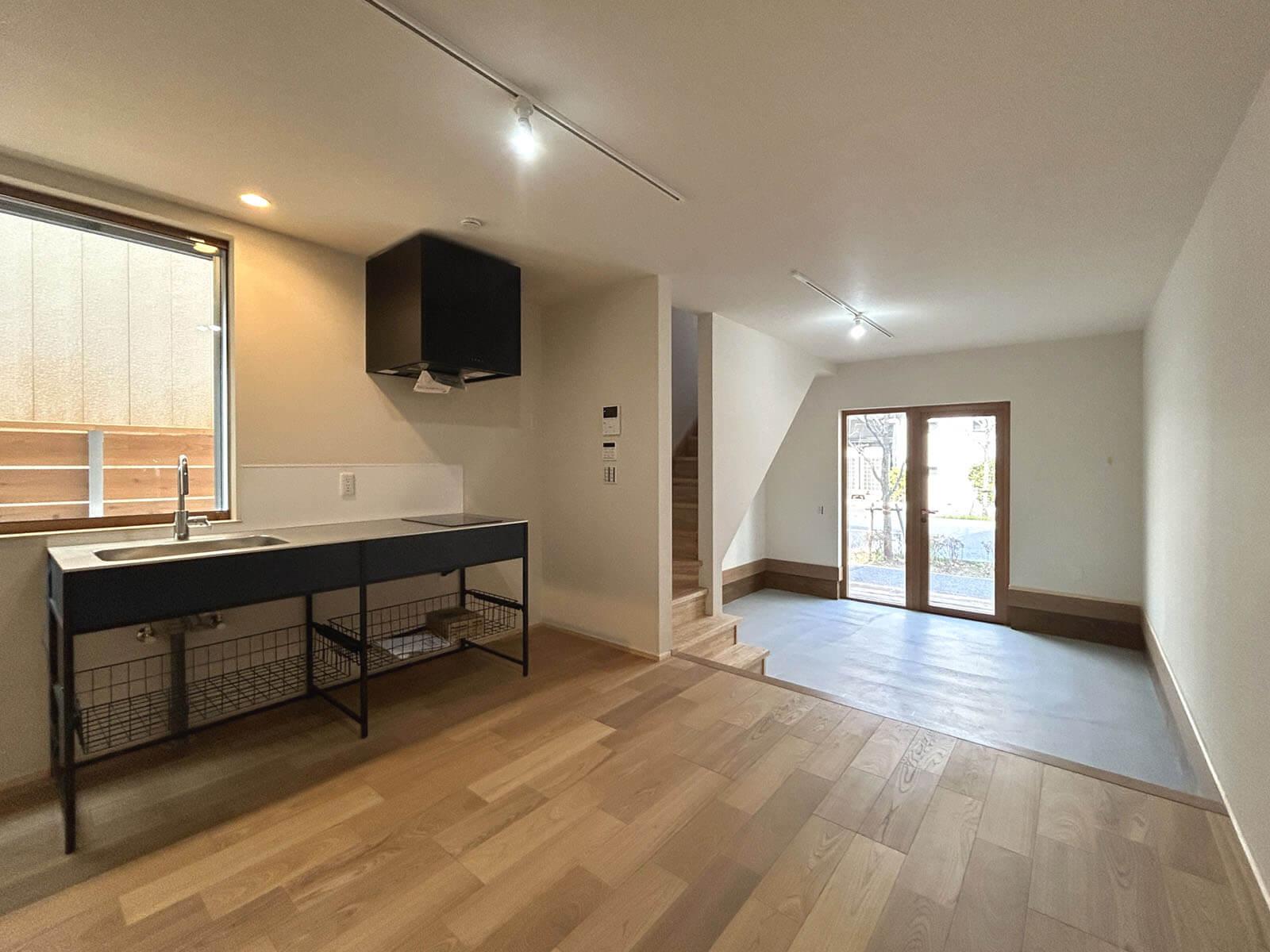 世田谷区船橋の賃貸物件/A：階段の上り口は土間スペースに