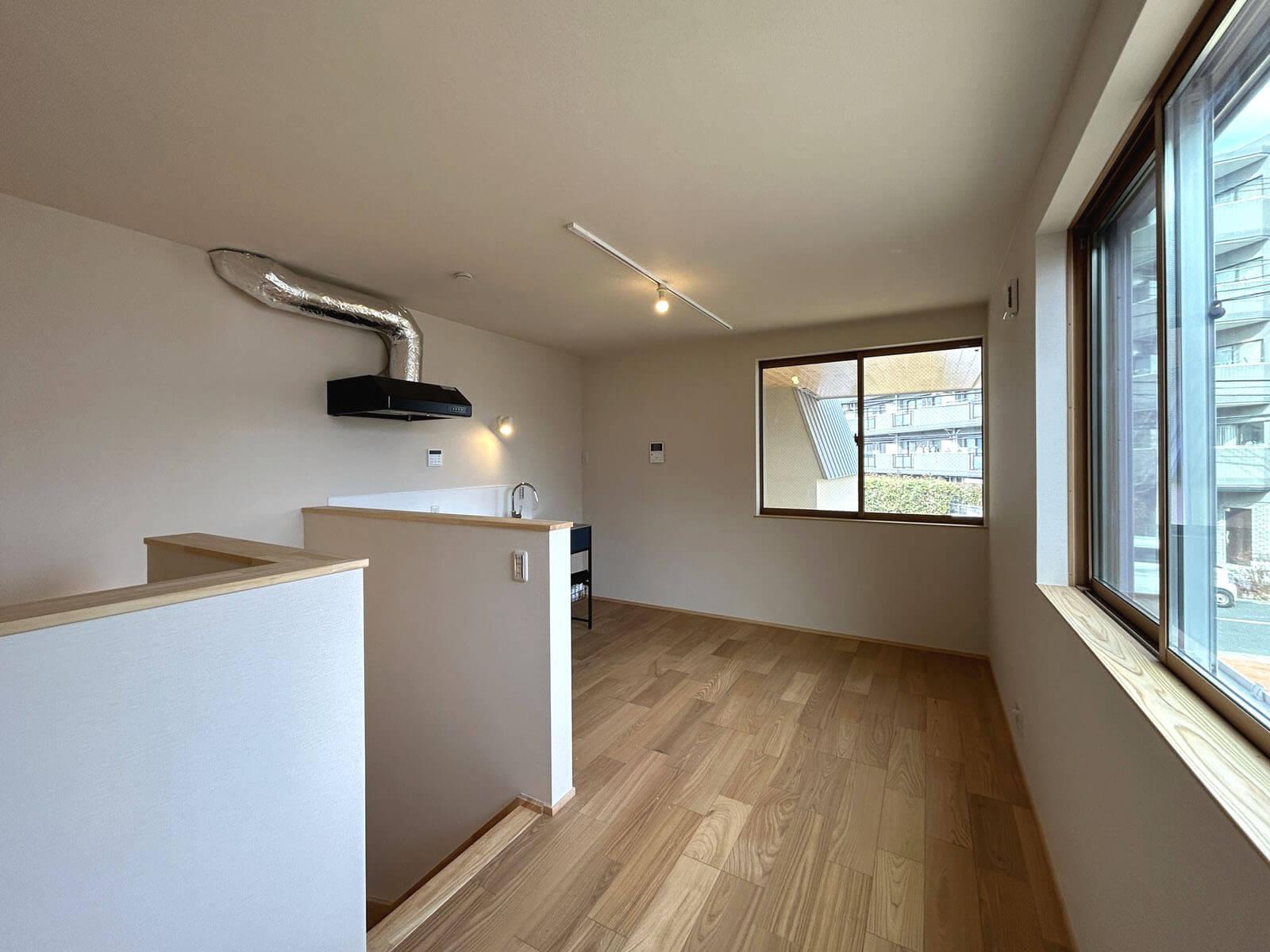 世田谷区船橋の賃貸物件/C：窓に囲まれ明るい2階は住居スペース