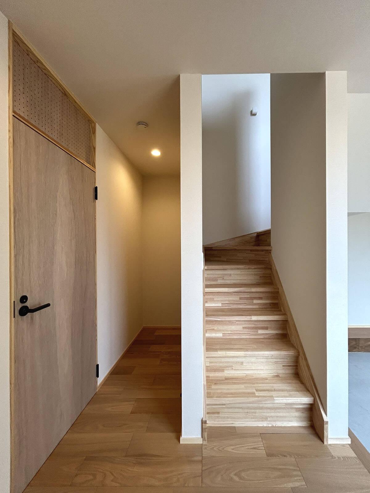 世田谷区船橋の賃貸物件/C：階段横の奥まった場所は納戸的に使えそう