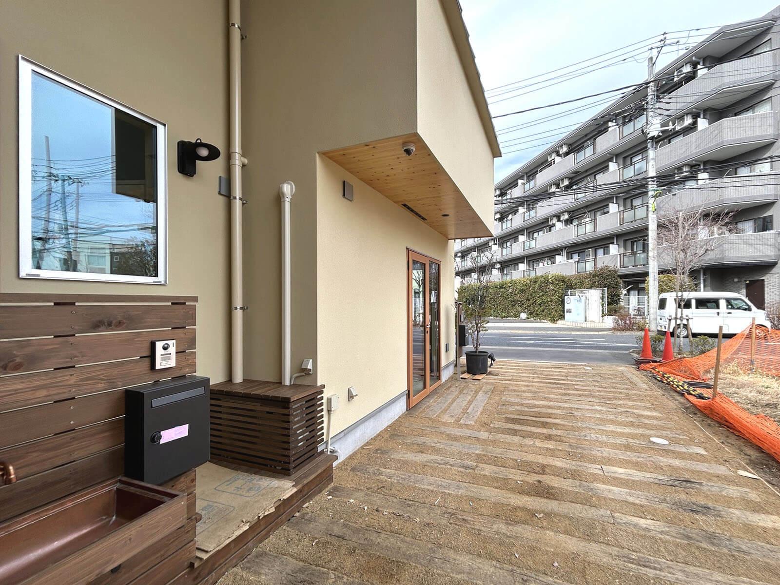 世田谷区船橋の賃貸物件/C区画前の屋外は余白をつくり今後の運用を検討中、ときどきイベントを催したりキッチンカーを呼んだりする可能性も