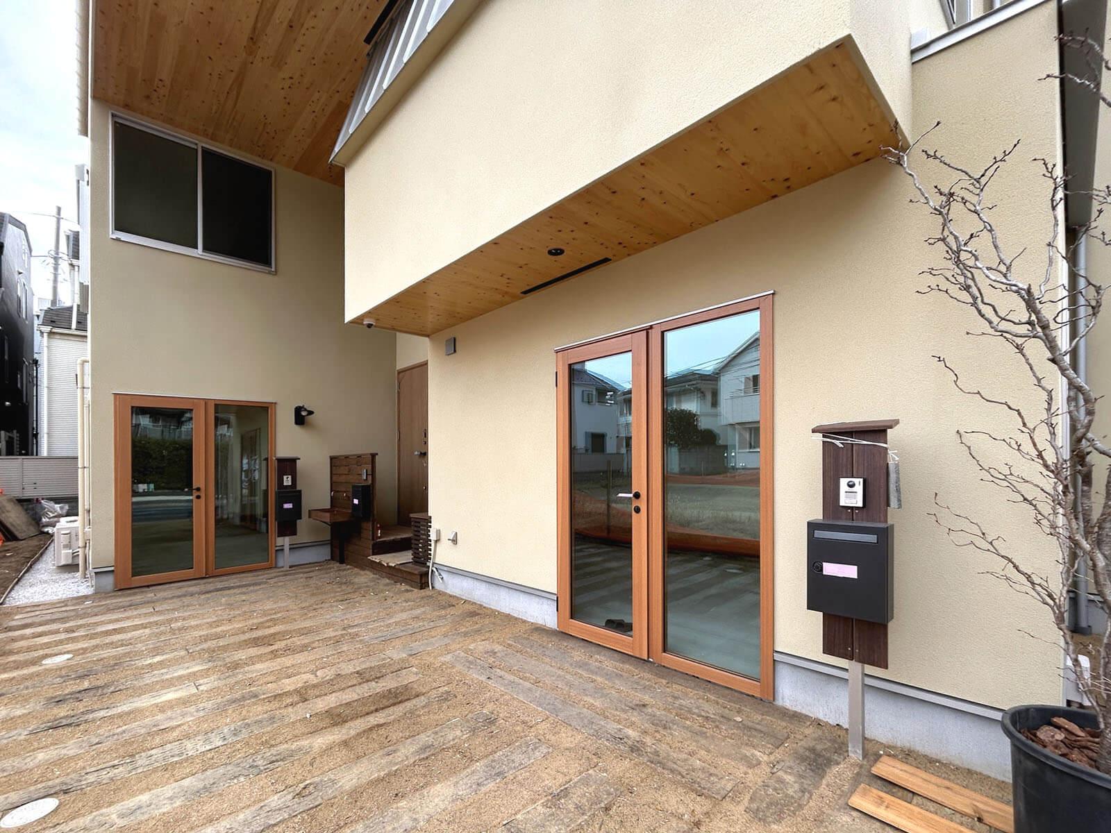 世田谷区船橋の賃貸物件/奥がC区画の入口、手前がB区画の入口