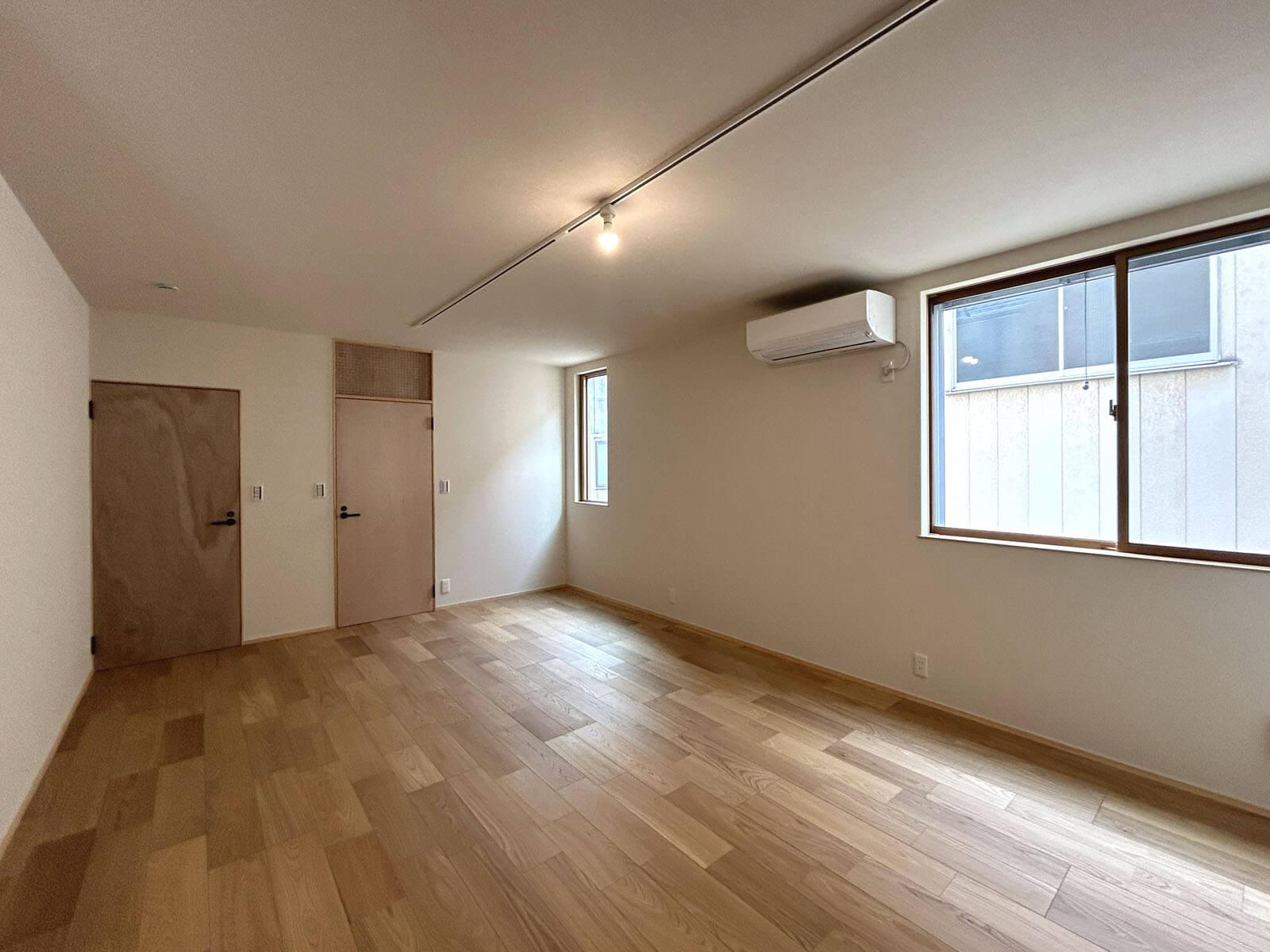 世田谷区船橋の賃貸物件/B：突き当りの扉はバスとトイレ