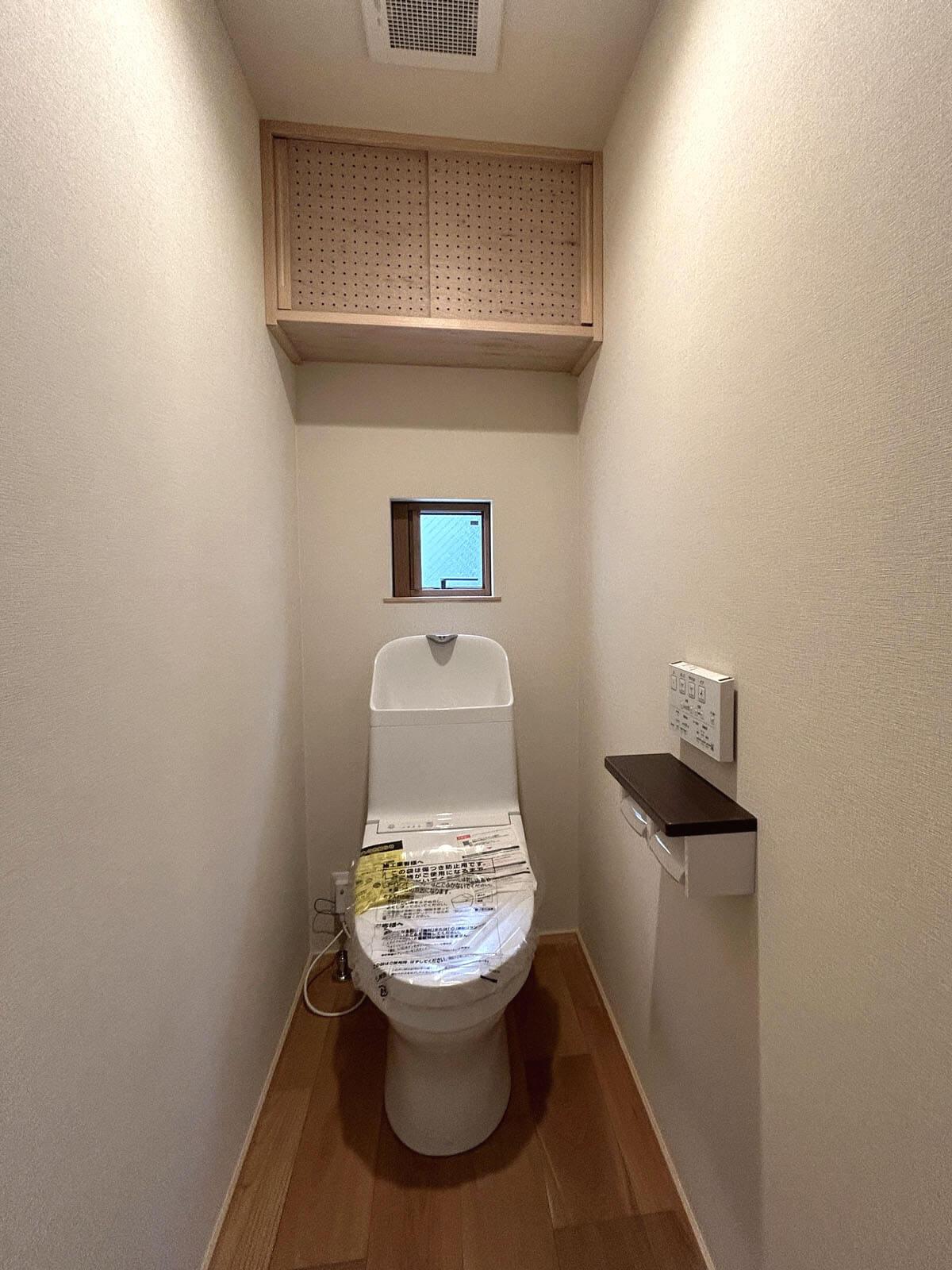 世田谷区船橋の賃貸物件/B：大家さん手作りの収納扉に愛着が沸きます（水まわりの設備は3区画共通の仕様です）