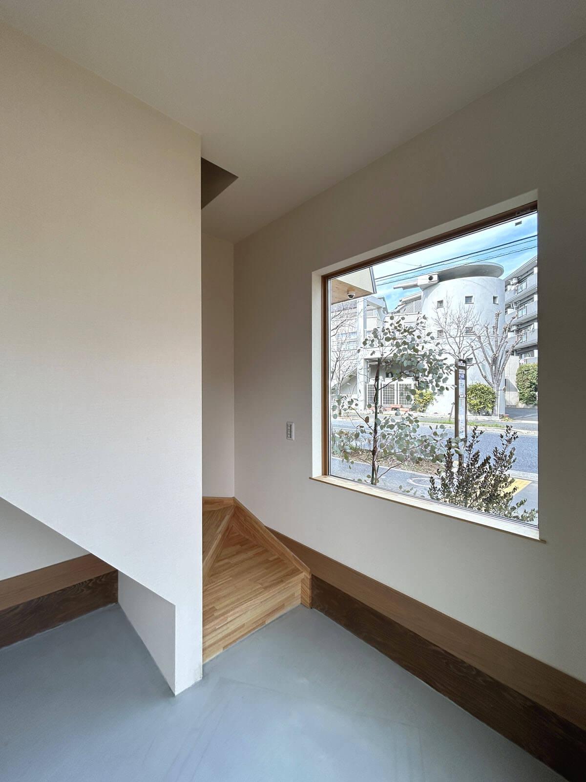 世田谷区船橋の賃貸物件/B：通りに向いて絵になる窓辺をもつ私の店