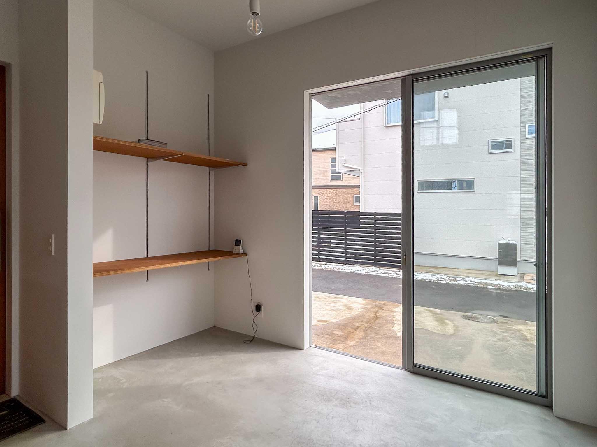 横浜市港北区篠原台町の賃貸物件/1階：南側の掃き出し窓。採光にはもちろん、大きい荷物の出し入れに便利