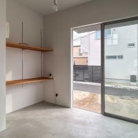 横浜市港北区篠原台町の賃貸物件/1階：南側の掃き出し窓。採光にはもちろん、大きい荷物の出し入れに便利