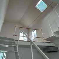 横浜市港北区篠原台町の賃貸物件/1階：吹き抜けを見上げる