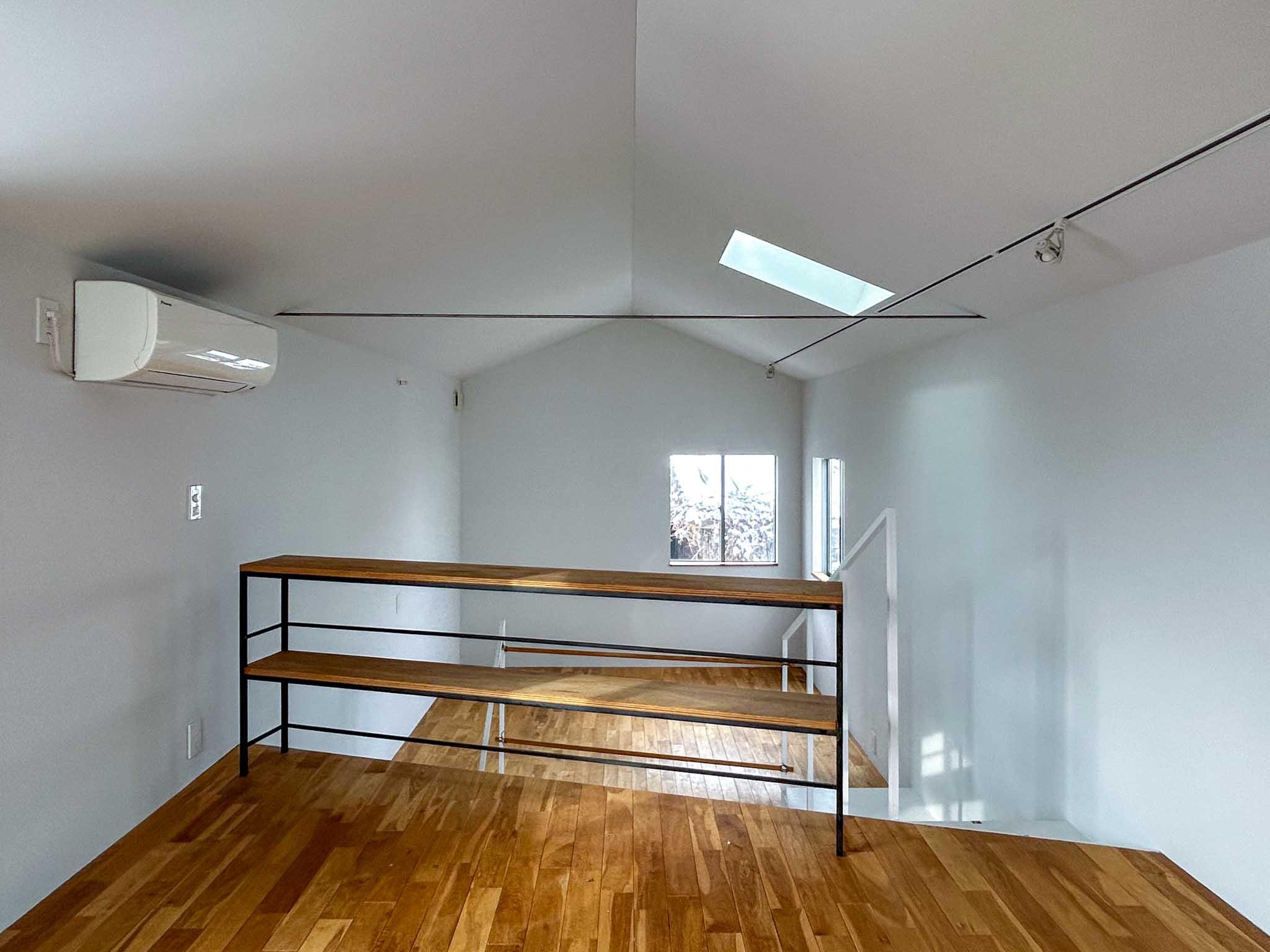 横浜市港北区篠原台町の賃貸物件/2階：中2階側をみる