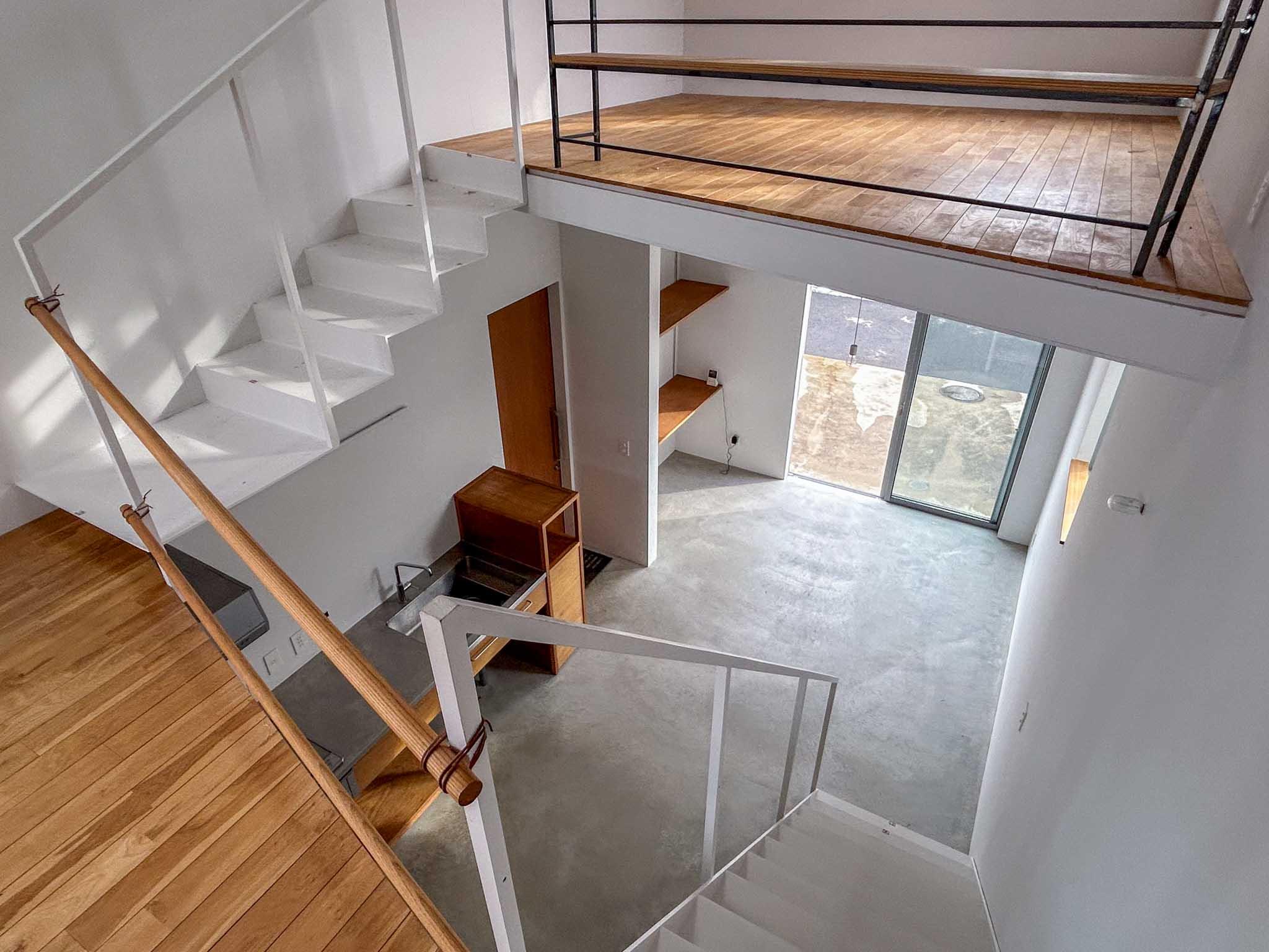 横浜市港北区篠原台町の賃貸物件/中2階：1階を見下ろす