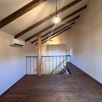 大田区大森中の賃貸物件/2階は階段を挟んで大小2つのスペースにゆるく分かれています