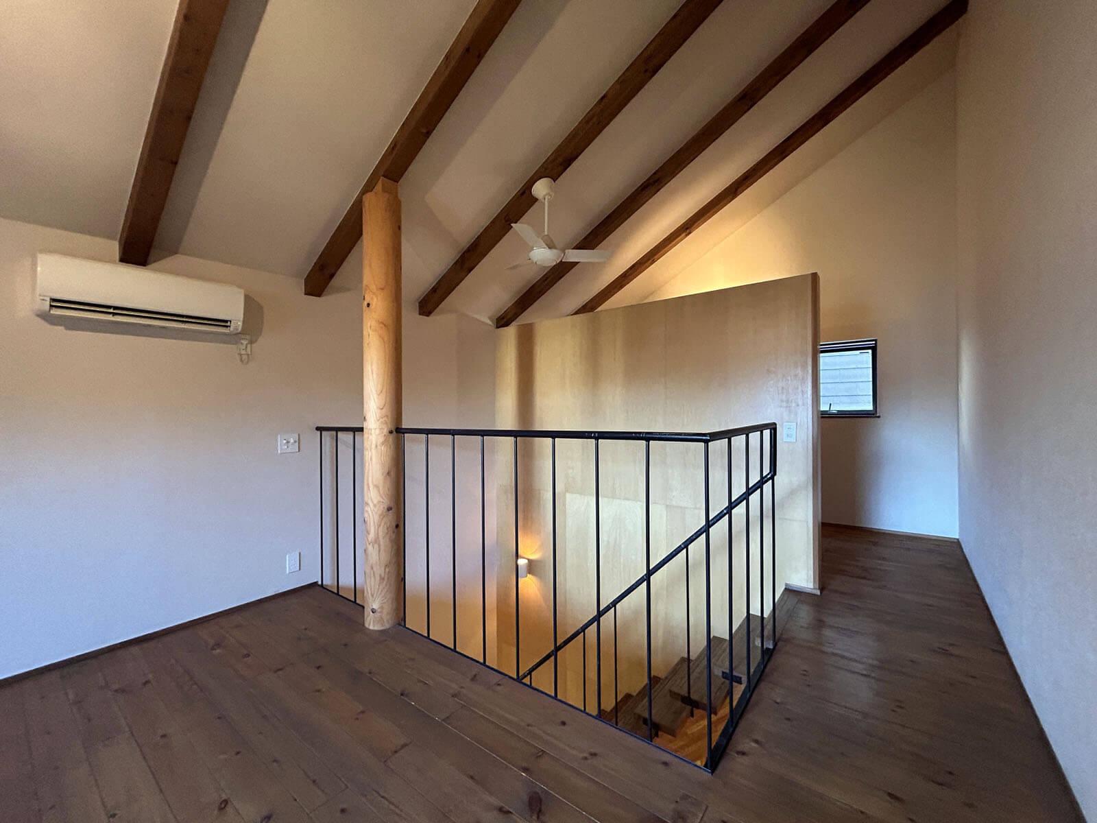 大田区大森中の賃貸物件/奥のほうに小窓付きのコンパクトなスペース