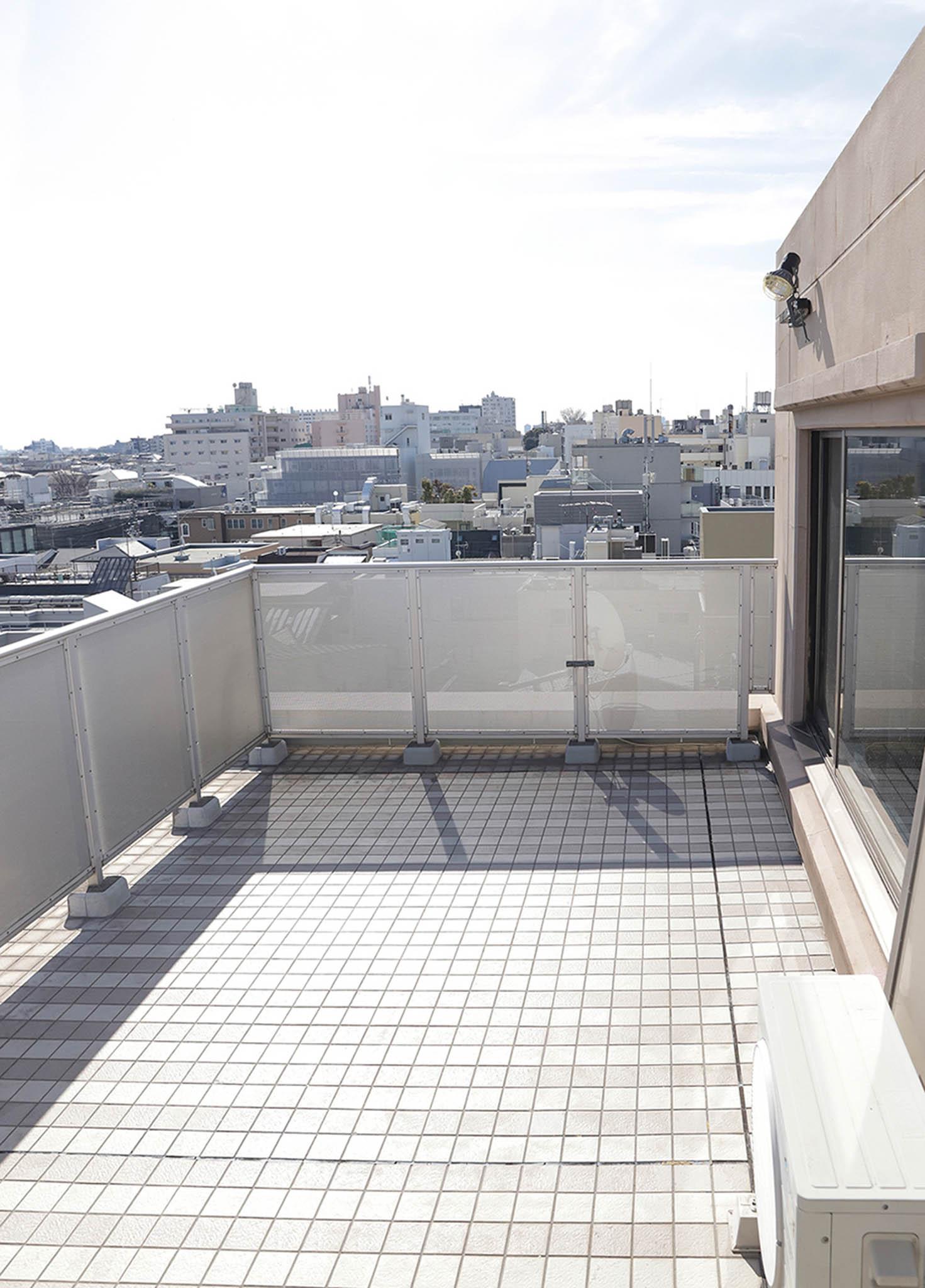 目黒区自由が丘の賃貸物件/見晴らしのいいルーフバルコニー。天気のいい日は椅子を出して、外ランチを楽しみたい