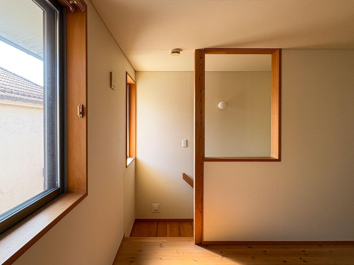 東村山市青葉町の売買物件/2階　階段前