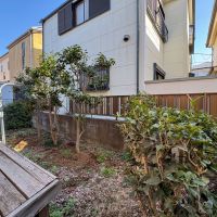 東村山市青葉町の売買物件/庭　ウッドデッキは経年で朽ちているので撤去、もしくは作り直しが必須