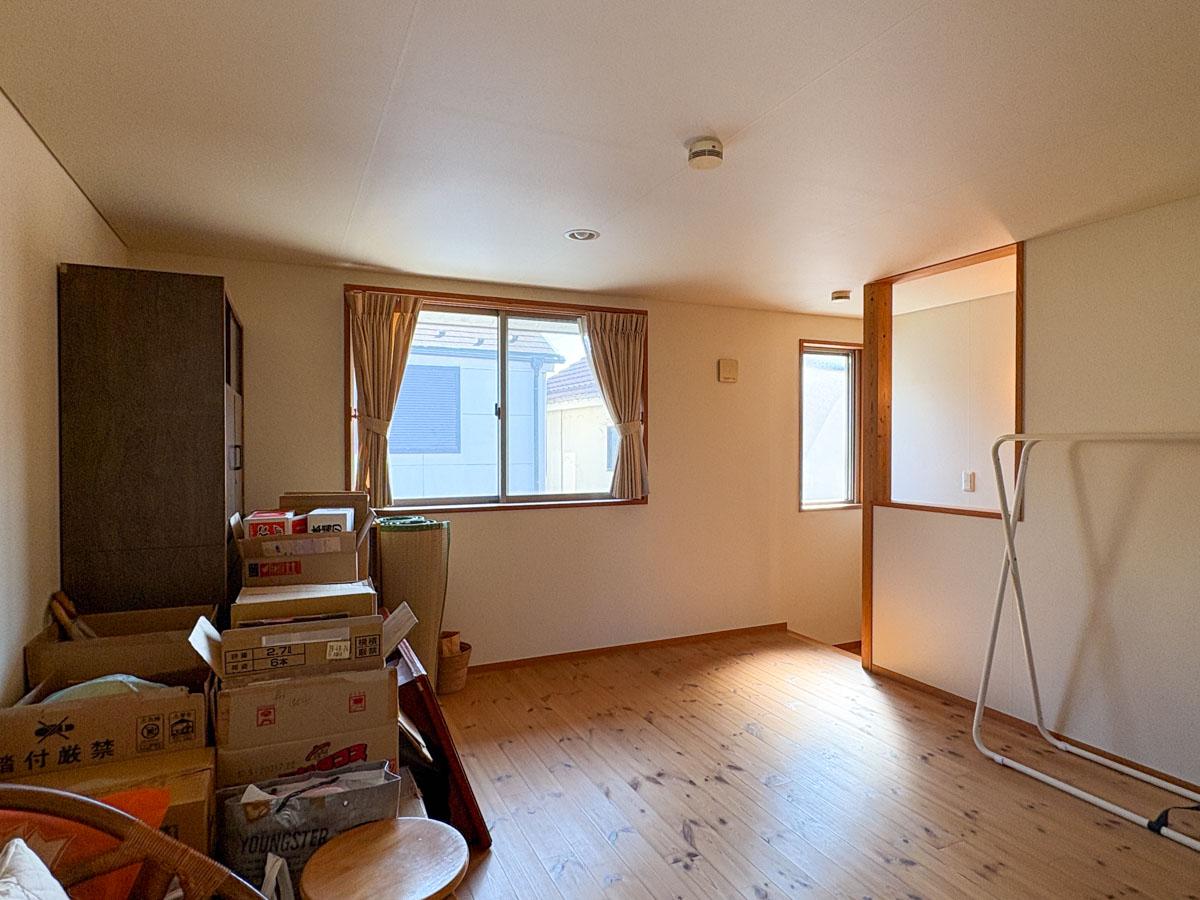 東村山市青葉町の売買物件/2階　2階は8畳あり、けっこう広く感じる