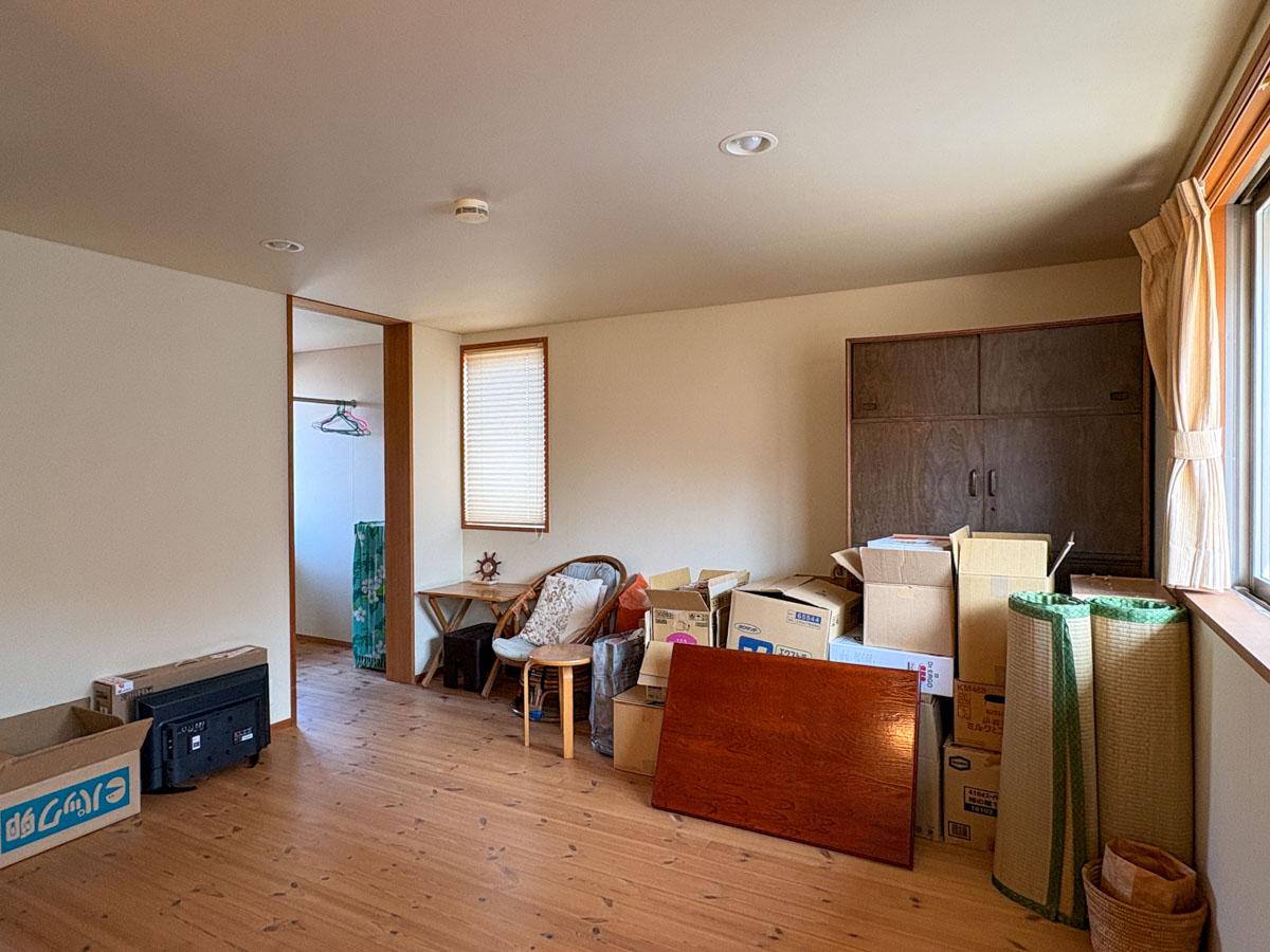 東村山市青葉町の売買物件/2階　2階はほぼ物置としてしか利用されておらず、床面もかなりきれいな状態