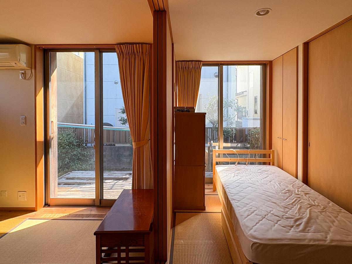 東村山市青葉町の売買物件/1階　4.5畳と4畳の部屋の間は引き戸で仕切られる