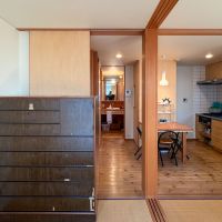 東村山市青葉町の売買物件/4畳部屋からダイニング方向への視点