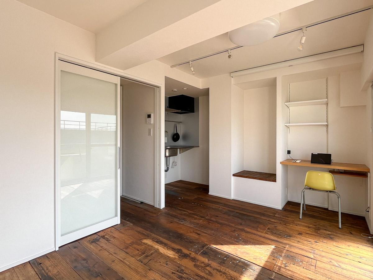 目黒区東山の賃貸物件/窓側から見た室内