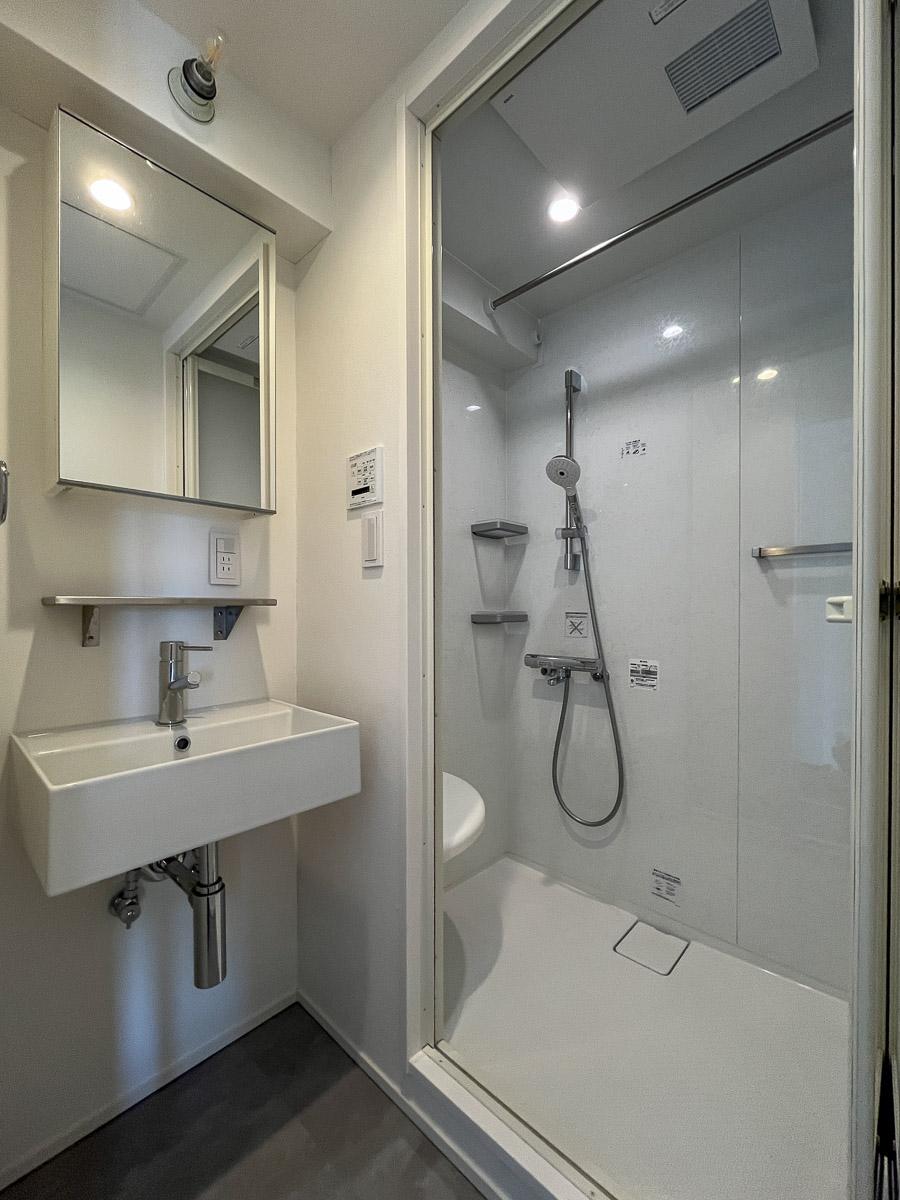 目黒区東山の賃貸物件/洗面所とシャワー室