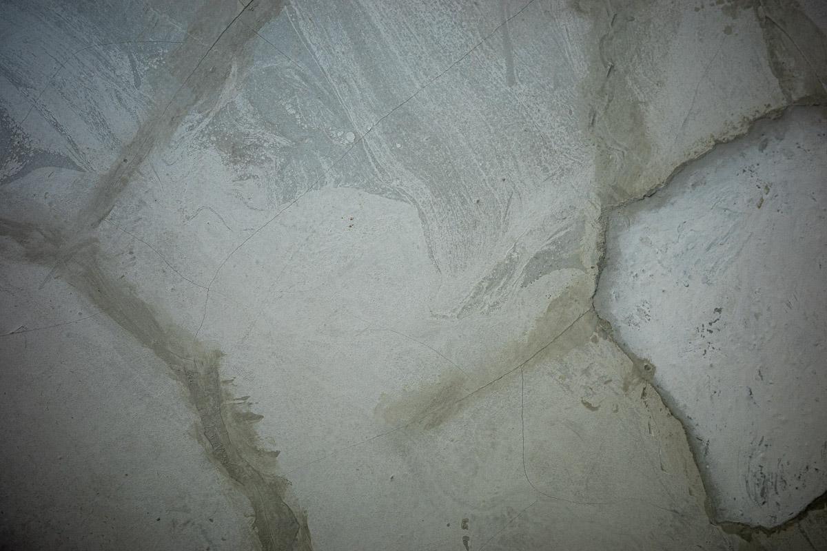 杉並区天沼の賃貸物件/ヒビの補修跡が良い表情