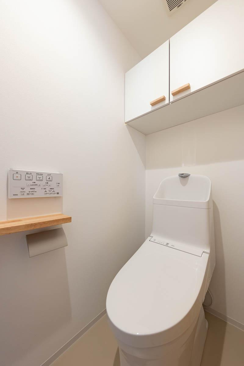 東京都昭島市東町の売買物件/お手洗い。木の取手など細部までかわいい