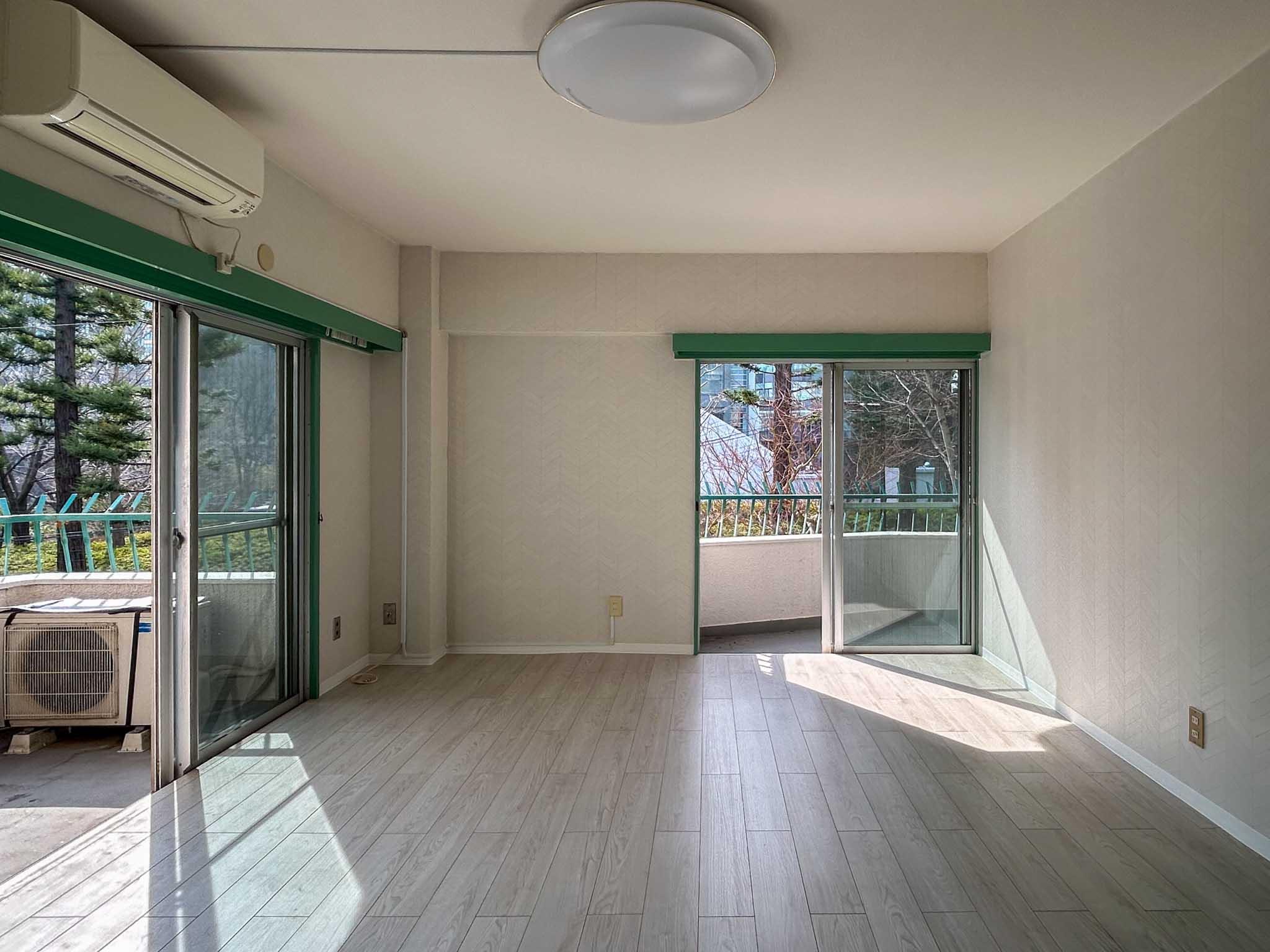 港区赤坂の賃貸物件/リビング。日中は照明がいらないほどの明るさ