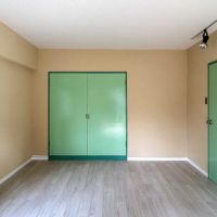 港区赤坂の賃貸物件/洋室。照明は壁際のライティングレールを使用