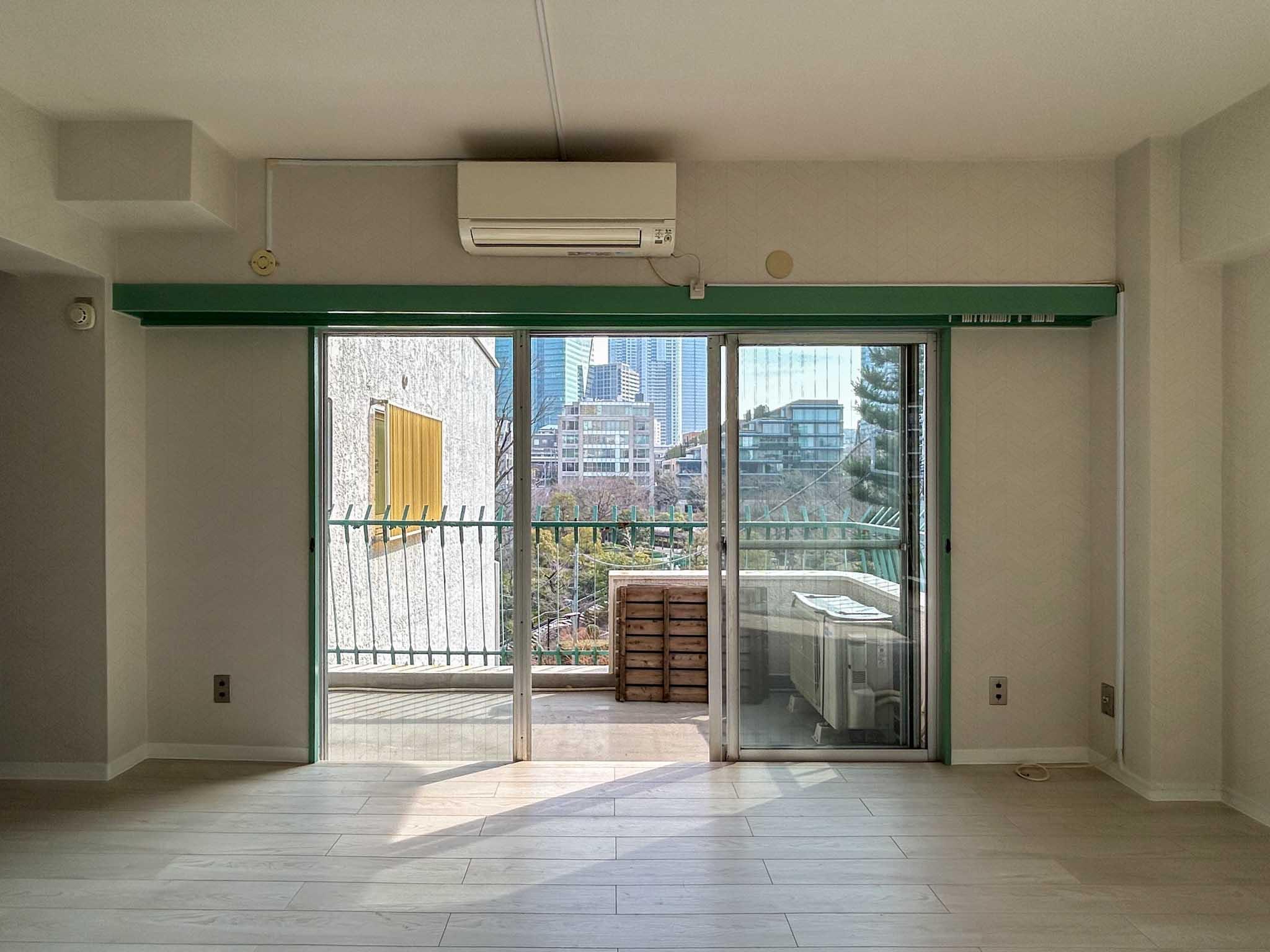 港区赤坂の賃貸物件/南東側の掃き出し窓