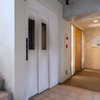 東京都世田谷区梅丘の売買物件/エレベーター付き。買い物帰りも、ベビーカーも、楽々移動