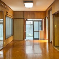 台東区根岸の賃貸物件/奥から見た室内。