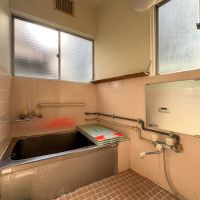 台東区根岸の賃貸物件/浴室。こちらは修繕が必要です