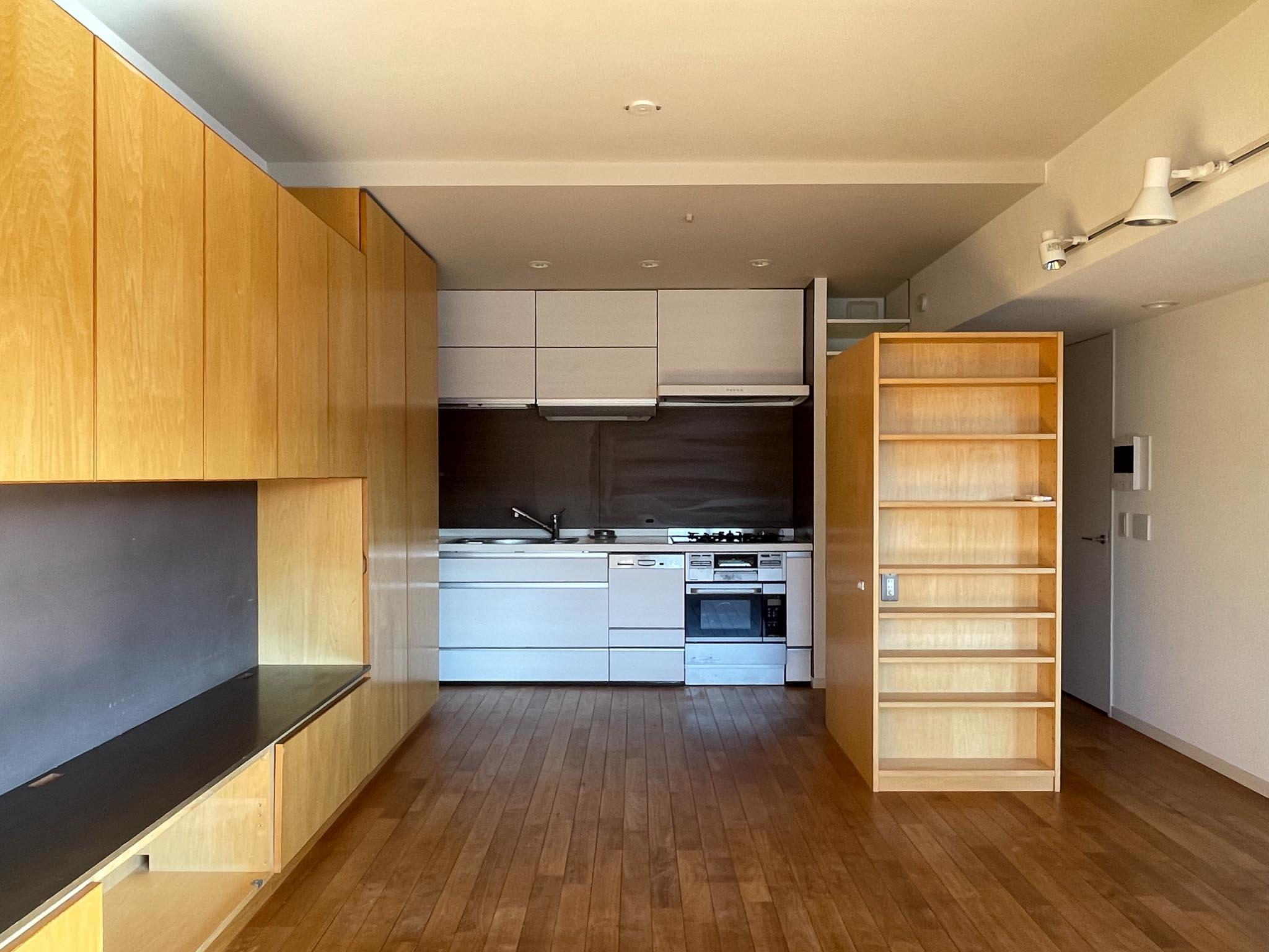 文京区千駄木の賃貸物件/リビングを南に向かって