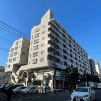 文京区千駄木の賃貸物件/外観。部屋は大通りと反対側です