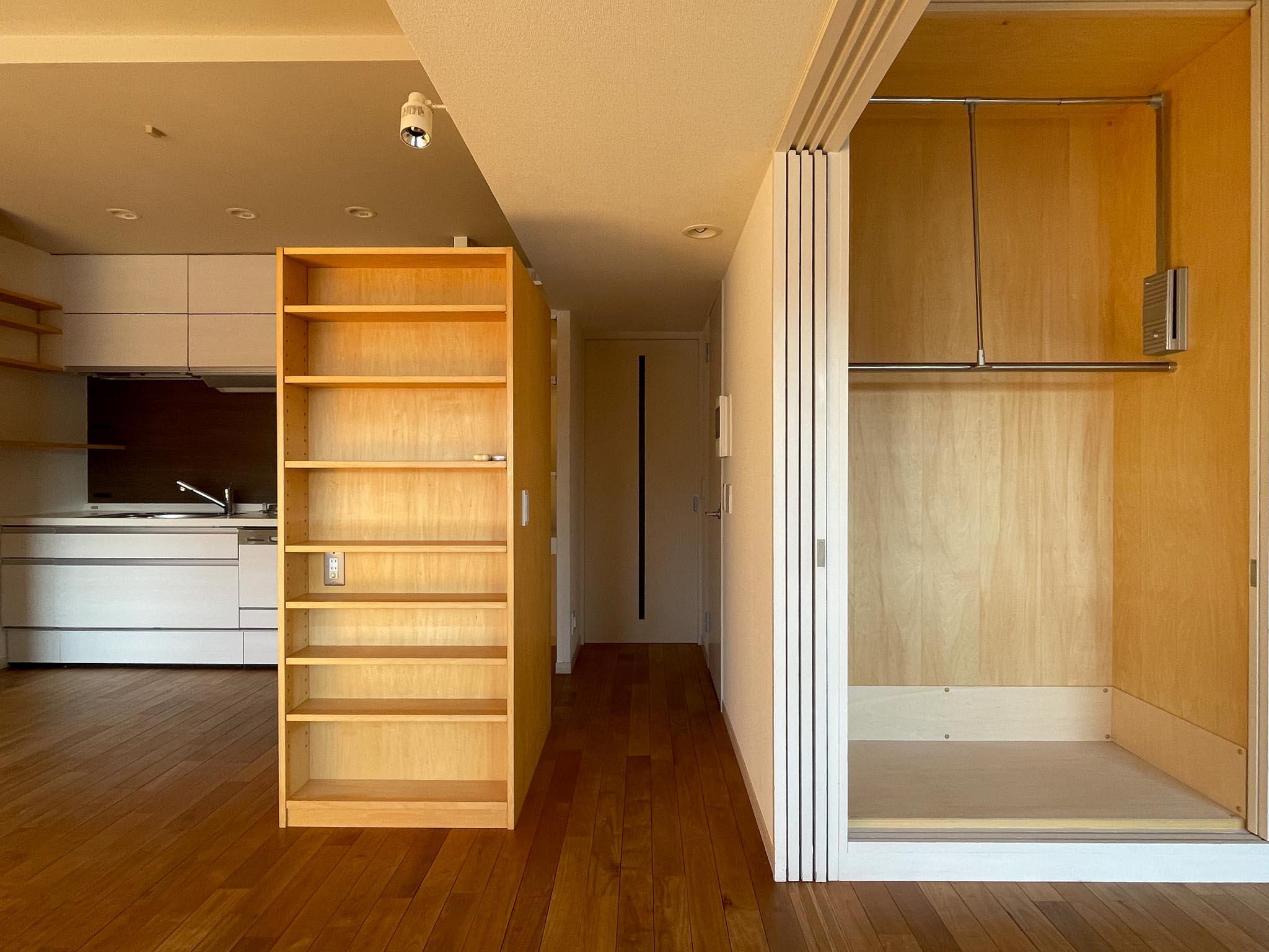 文京区千駄木の賃貸物件/リビングと洋室の間は天井が低めです