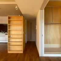 文京区千駄木の賃貸物件/リビングと洋室の間は天井が低めです