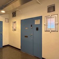 渋谷区神宮前の賃貸物件/玄関先。エントランスのカードキーで施錠できる仕様になっています