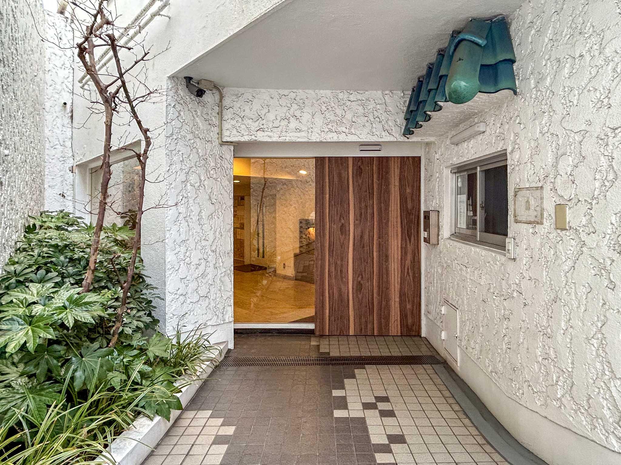 渋谷区神宮前の賃貸物件/オートロックのエントランス