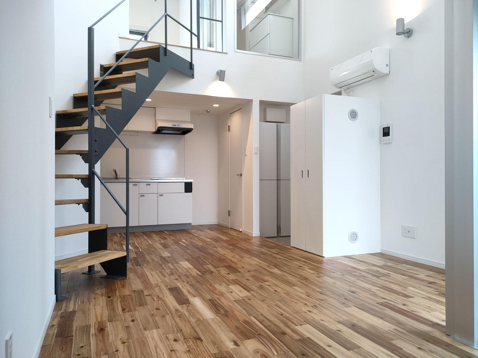 武蔵野市境南町の賃貸物件/天井の高い開放的なメゾネット