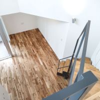 武蔵野市境南町の賃貸物件/上階から吹き抜け部分を見下ろした視点