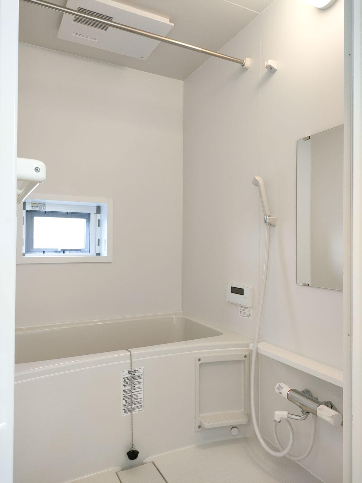 武蔵野市境南町の賃貸物件/浴室。追いだきと浴室乾燥機付き