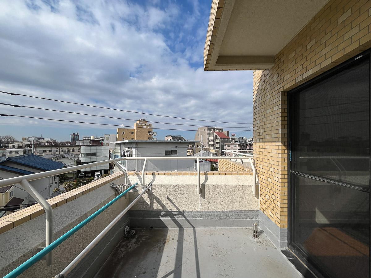 世田谷区松原の賃貸物件/バルコニー。綺麗な空が見渡せます