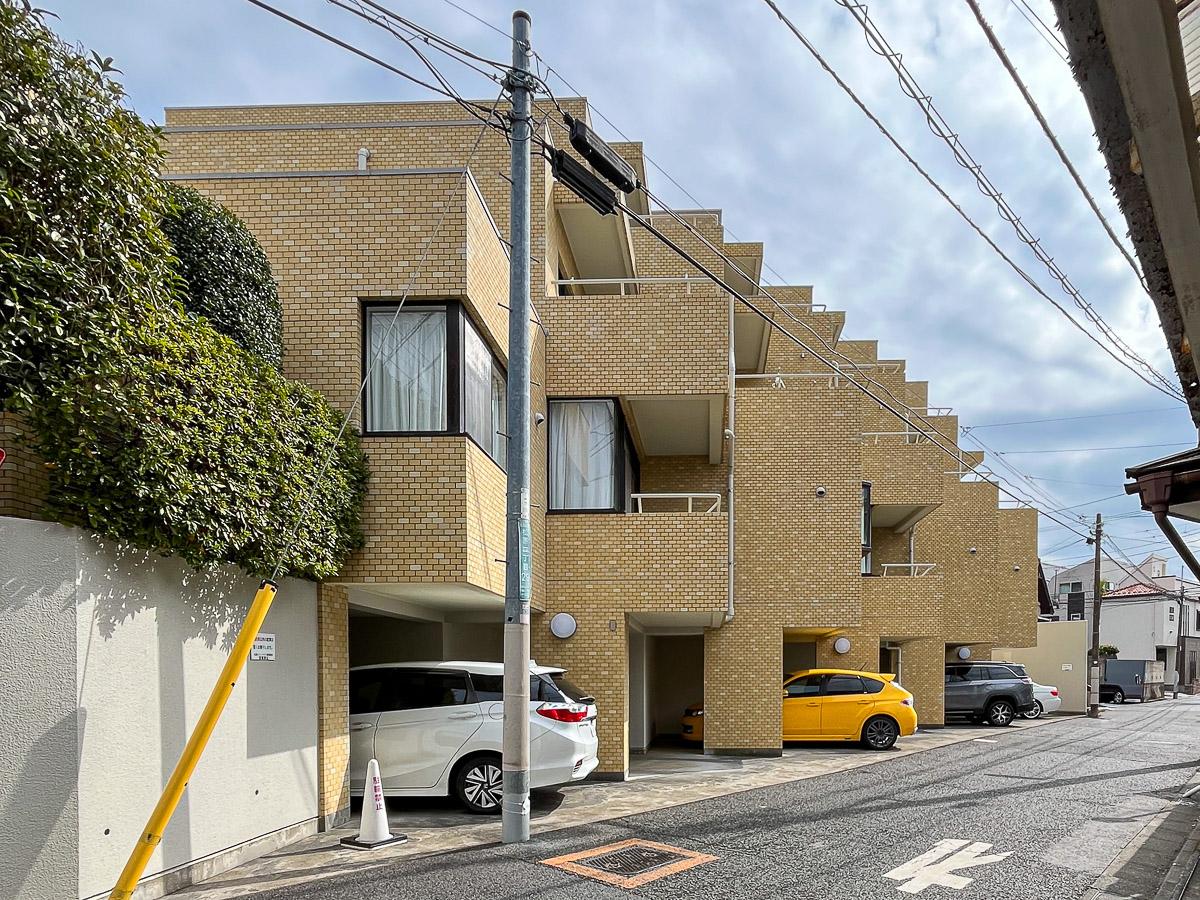 世田谷区松原の賃貸物件/ブロックを積み上げたようなレトロな外観